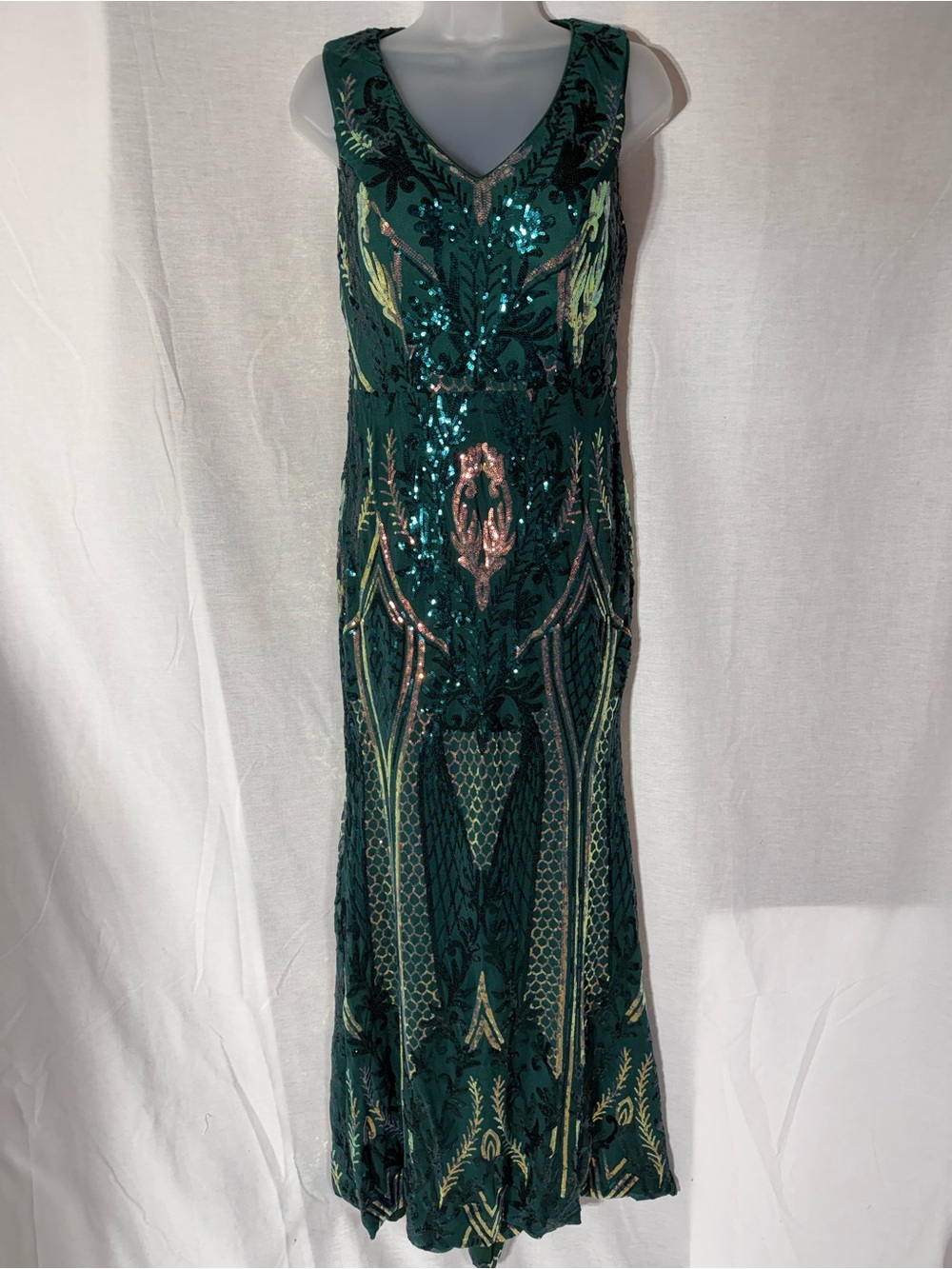 Embellished Emerald Green Maxi Dress with V-Neck